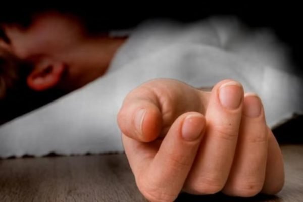 Uttarakhand: सूचना विभाग का कर्मचारी कमरे में मृत मिला, परिवार में कोहराम Uttarakhand: सूचना विभाग का कर्मचारी कमरे में मृत मिला, परिवार में कोहराम