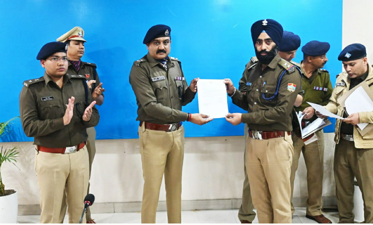 Uttarakhand: उत्कृष्ठ कार्य करने वाले 52 पुलिसकर्मी सम्मानित Uttarakhand: उत्कृष्ठ कार्य करने वाले 52 पुलिसकर्मी सम्मानित