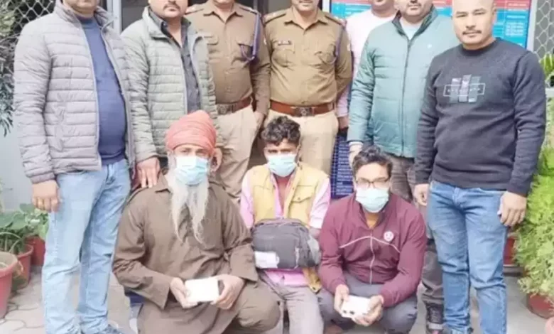 यहां 20 लाख की स्मैक के साथ जीजा-साले समेत 3 तस्कर गिरफ्तार यहां 20 लाख की स्मैक के साथ जीजा-साले समेत 3 तस्कर गिरफ्तार