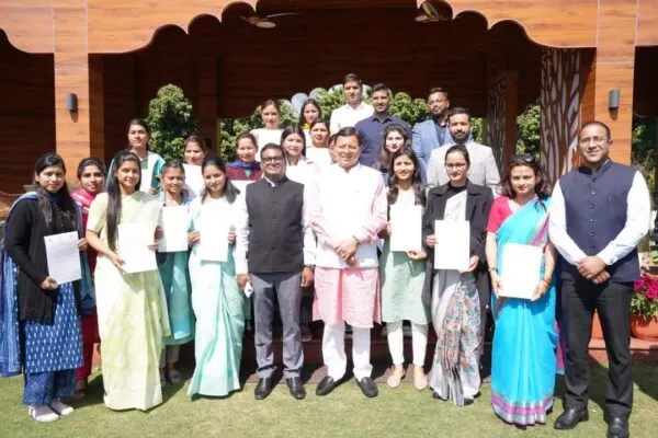 मुख्यमंत्री धामी ने 27 अभ्यर्थियों को दिए नियुक्ति पत्र