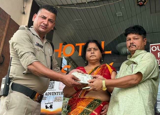मित्रता, सेवा सुरक्षा के भाव को सिद्ध करती दून पुलिस मित्रता, सेवा सुरक्षा के भाव को सिद्ध करती दून पुलिस