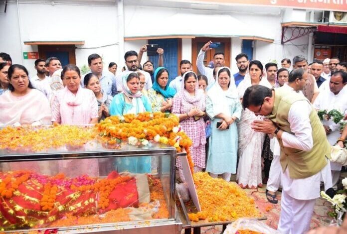 मुख्यमंत्री ने प्रदेश कार्यालय में शैलारानी को दी श्रद्धांजलि