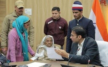 जिलाधिकारी की अध्यक्षता में जनसुनवाई कार्यक्रम का आयोजन