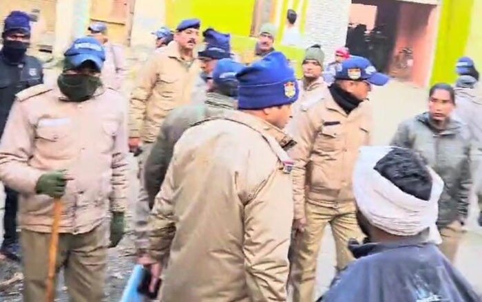 विद्युत विभाग की विजिलेंस टीम से चेकिंग के दौरान हुई धक्का—मुक्की
