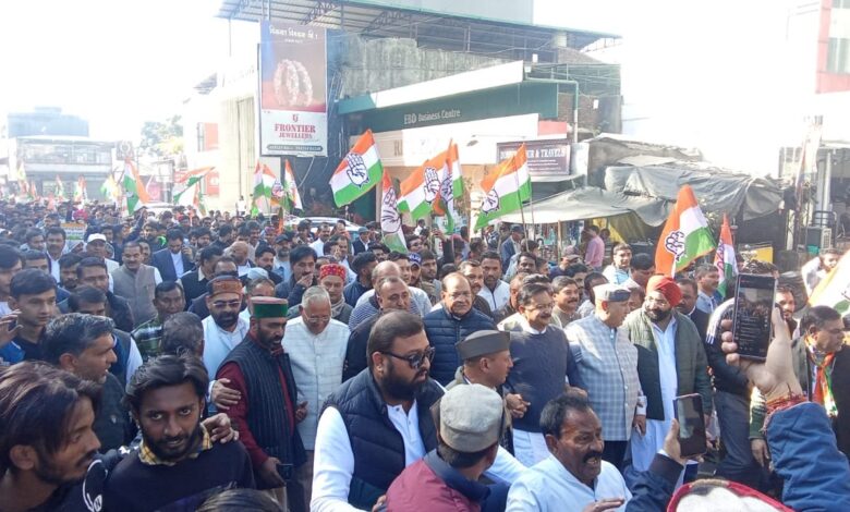 कांग्रेस का राजभवन कूच, प्रदेश अध्यक्ष बेहोश कांग्रेस का राजभवन कूच, प्रदेश अध्यक्ष बेहोश