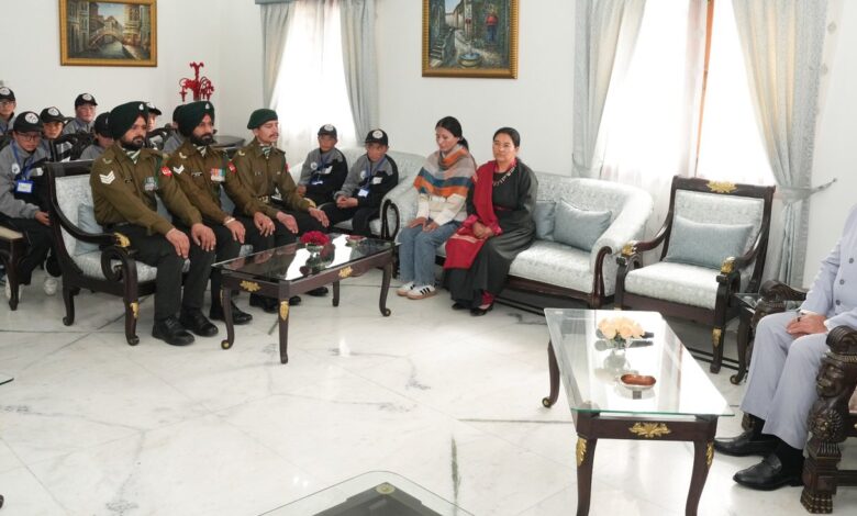 छात्र-छात्राओं ने की राज्यपाल से मुलाकात